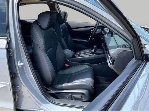 Used 2024 Honda Accord Touring image 9