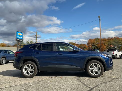 Used 2024 Chevrolet Trax LS w/ LS Convenience Package image 5