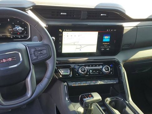 Used 2024 GMC Sierra 1500 AT4 w/ AT4 Preferred Package AWD/4WD image 30