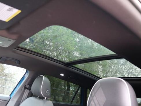 Used 2025 Volkswagen Atlas Cross Sport SEL Premium R-Line image 11