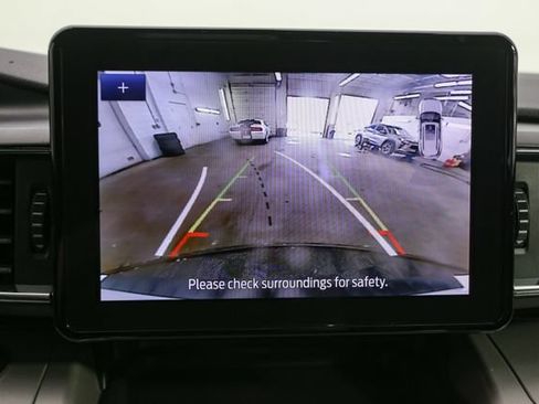 Used 2023 Ford Explorer XLT w/ Equipment Group 202A AWD/4WD image 25