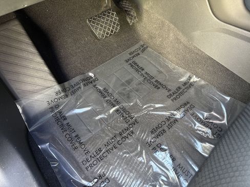 Used 2024 Volkswagen Atlas SE image 17