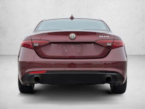 Used 2017 Alfa Romeo Giulia image 6