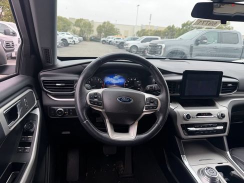 Used 2021 Ford Explorer XLT w/ Equipment Group 202A RWD image 5