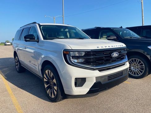 New 2027 Ford Expedition Platinum w/ Driver's Package AWD/4WD image 2