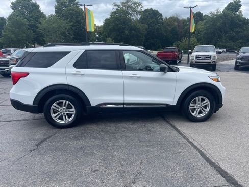 Used 2020 Ford Explorer XLT w/ Equipment Group 202A AWD/4WD image 3