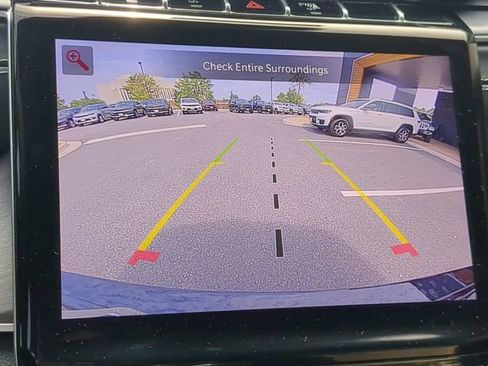 Used 2023 Jeep Grand Cherokee Limited w/ Black Appearance Package image 19