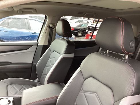Used 2025 Volkswagen Atlas Peak Edition SE AWD/4WD image 7