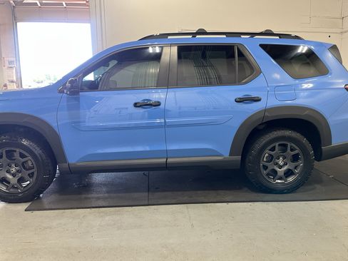 Used 2024 Honda Pilot TrailSport image 4