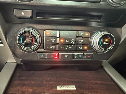 Used 2017 Ford F250 Platinum w/ Platinum Ultimate Package image 16