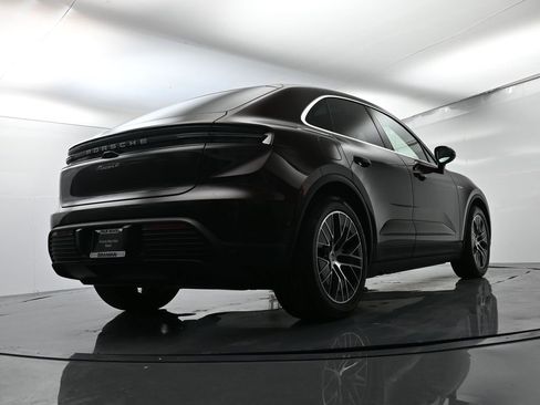 Used 2025 Porsche Macan 4 Electric image 51