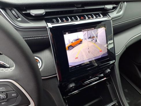 New 2025 Jeep Grand Cherokee L Laredo image 26