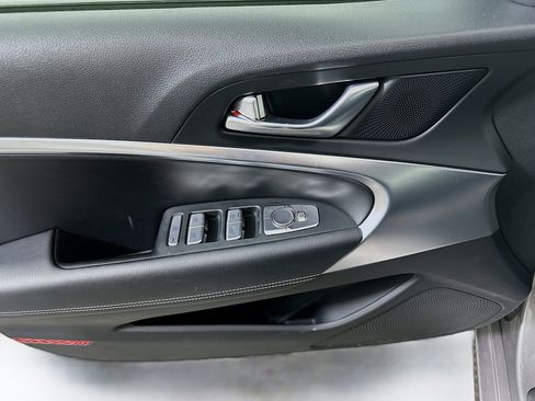 Used 2025 Genesis G70 2.5T RWD image 15