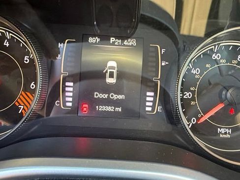 Used 2014 Jeep Cherokee Latitude AWD/4WD image 6