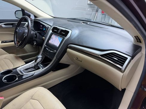 Used 2013 Ford Fusion SE image 24