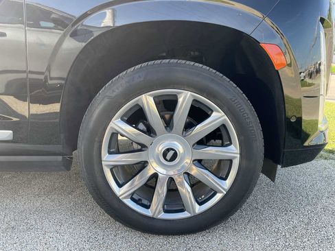 Certified 2024 Cadillac Escalade ESV Premium Luxury Platinum AWD/4WD image 35