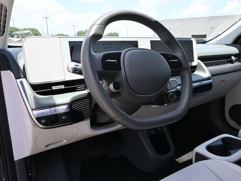 Used 2022 Hyundai Ioniq 5 SEL RWD image 18