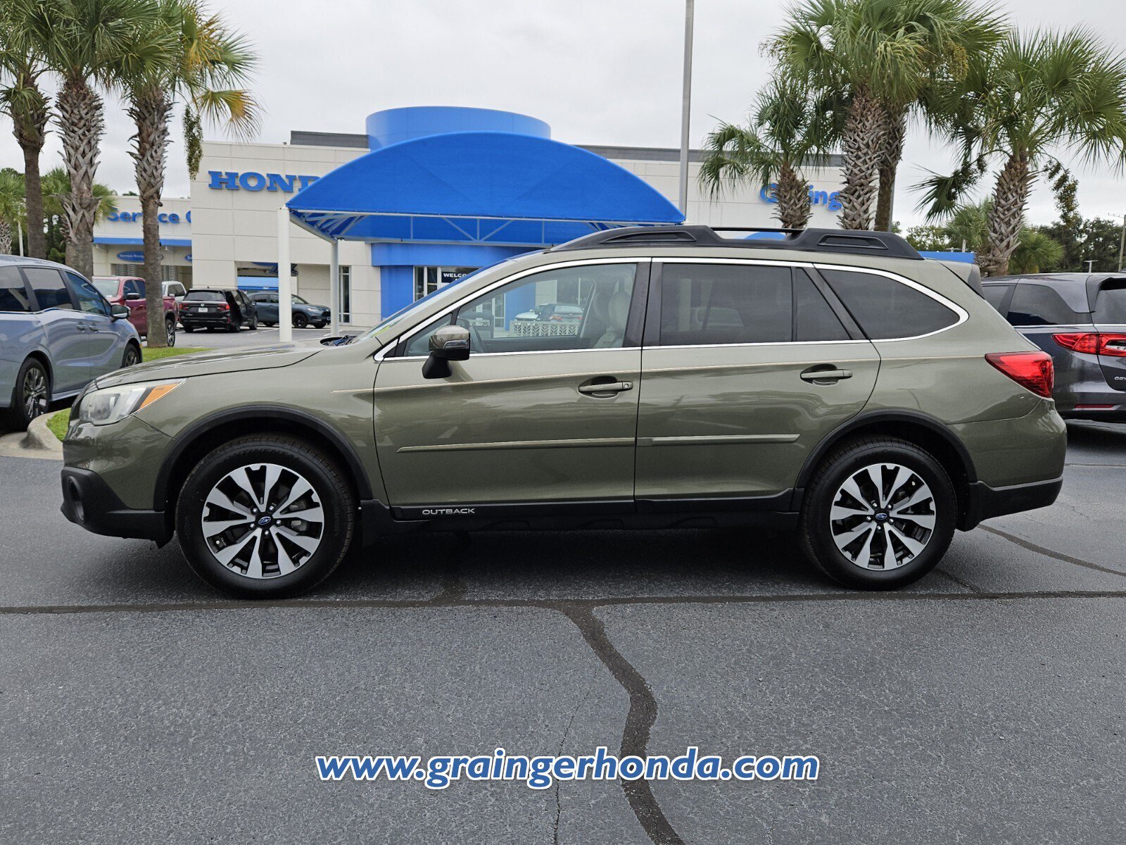 Used 2016 Subaru Outback 2.5i Limited AWD/4WD image 2