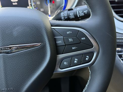 New 2026 Chrysler Pacifica Select image 21