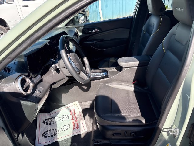 Used 2025 Chevrolet Trax ACTIV w/ Sunroof Package FWD image 8