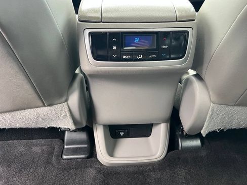 Used 2015 Toyota Highlander Limited AWD/4WD image 25