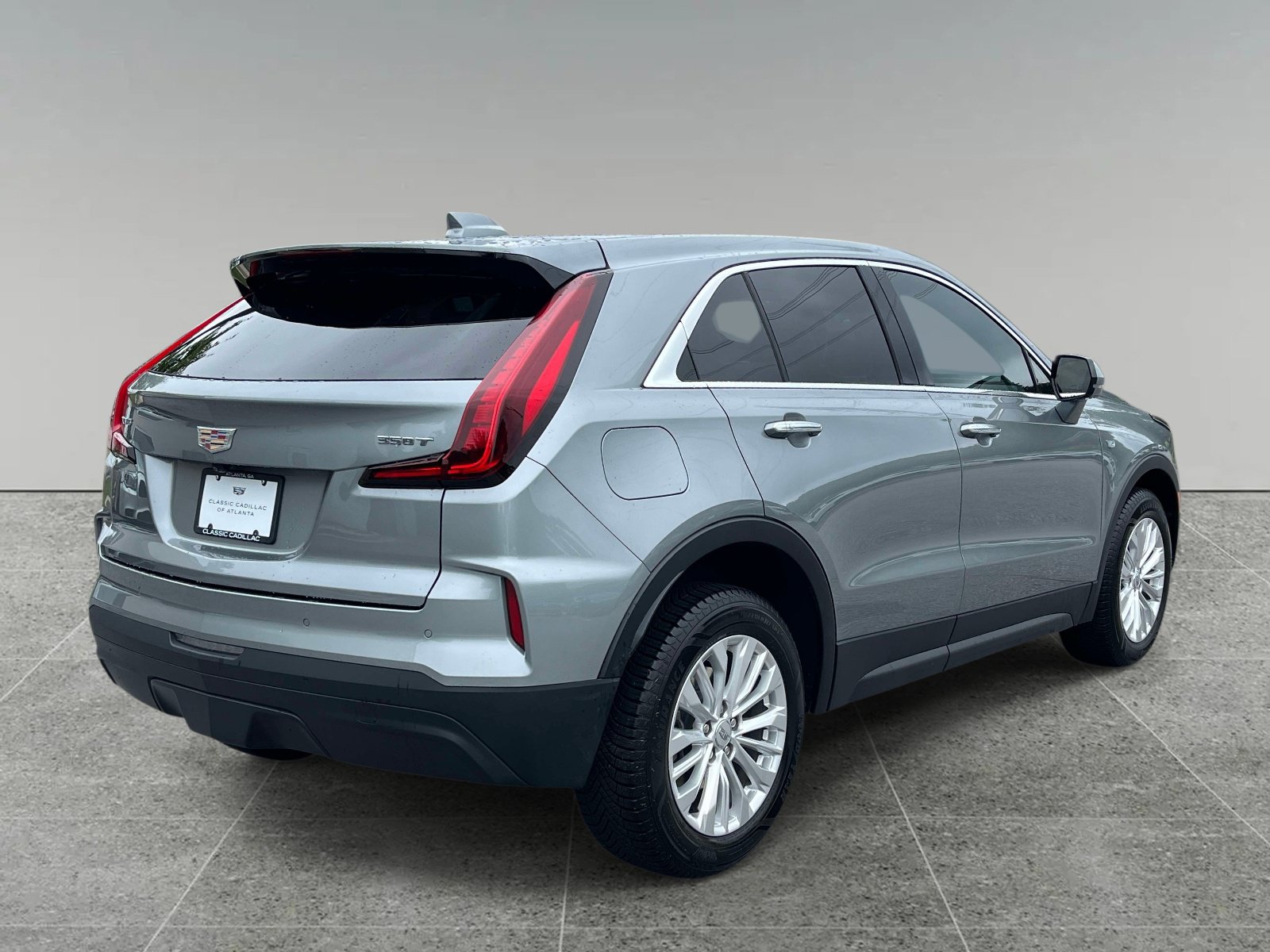 Used 2024 Cadillac XT4 Luxury w/ Trailering Package FWD image 5