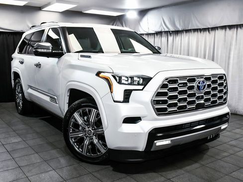 Used 2024 Toyota Sequoia Capstone image 3