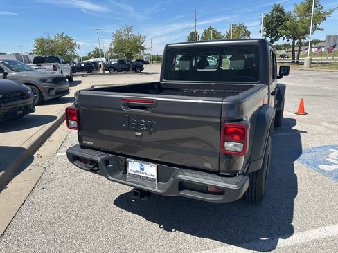 New 2025 Jeep Gladiator Sport image 29