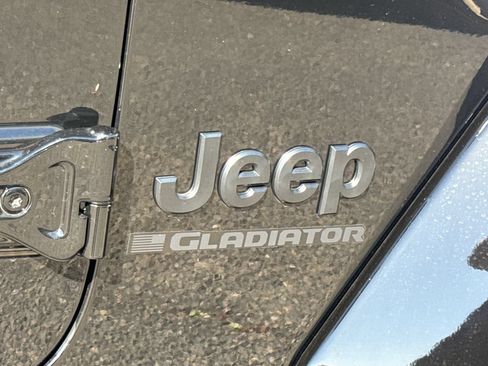 New 2026 Jeep Gladiator Sport AWD/4WD image 9