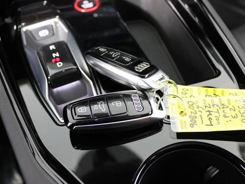 Used 2023 Audi e-tron GT Premium Plus image 23