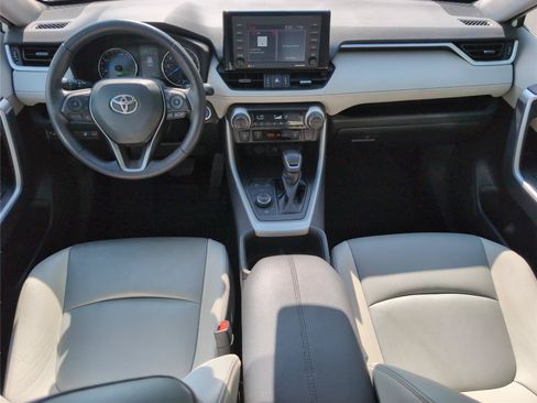 Used 2022 Toyota RAV4 XLE Premium AWD/4WD image 30