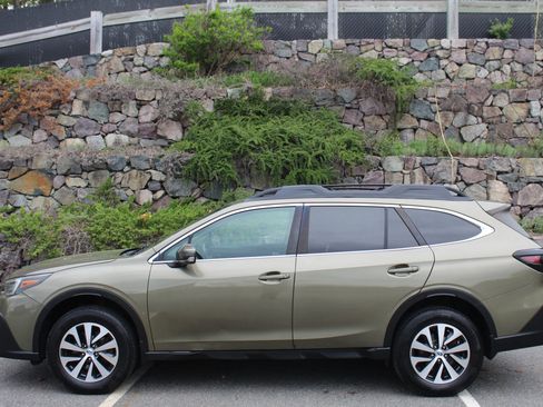 Used 2020 Subaru Outback Premium AWD/4WD image 6
