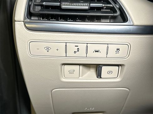 Used 2020 Hyundai Palisade Limited w/ Winter Weather Package image 24