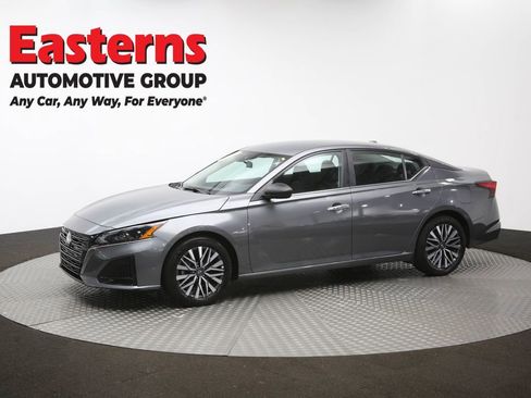 Used 2025 Nissan Altima 2.5 SV FWD image 57