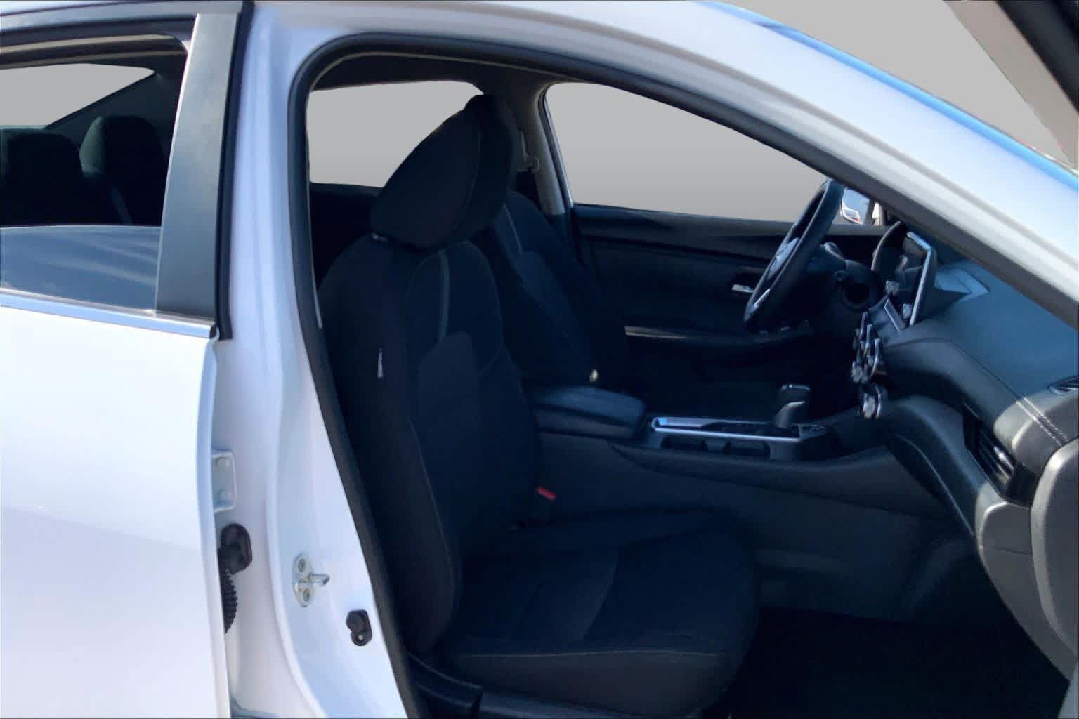 Used 2024 Nissan Sentra SV FWD image 9