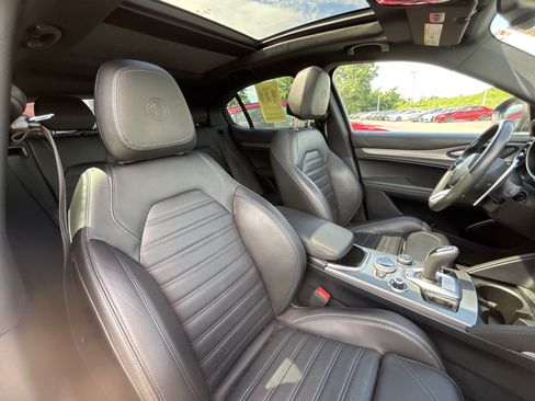 Certified 2023 Alfa Romeo Stelvio Veloce AWD/4WD image 32