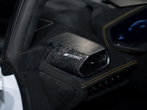 Used 2018 Lamborghini Huracan Performante AWD/4WD image 22