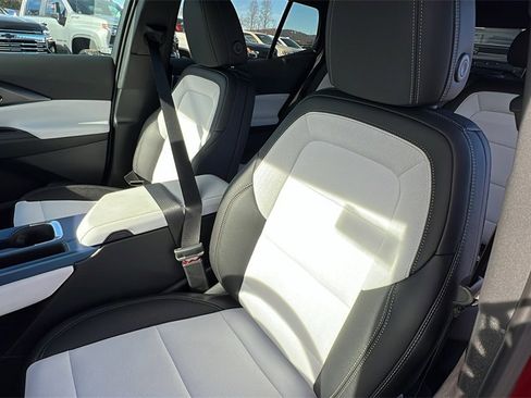 New 2026 Chevrolet Equinox EV LT image 15