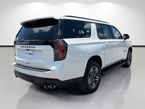 Used 2025 Chevrolet Suburban Z71 AWD/4WD image 3