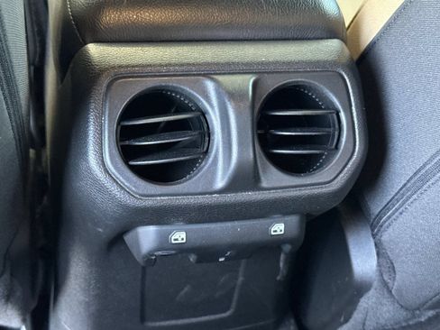 Used 2023 Jeep Wrangler Unlimited AWD/4WD image 35