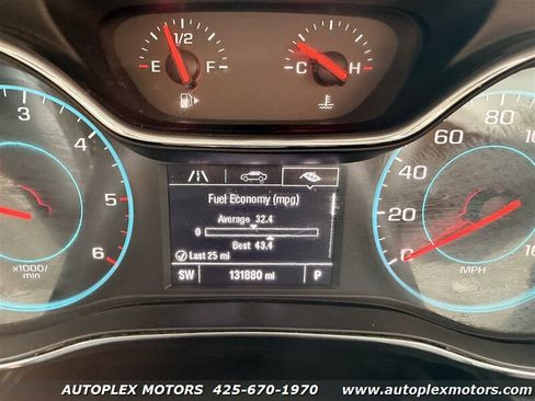 Used 2018 Chevrolet Cruze LT FWD image 12