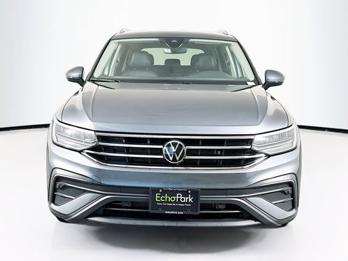 Used 2024 Volkswagen Tiguan SE image 2