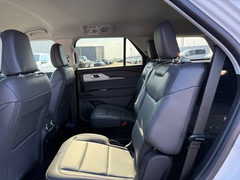 Used 2025 Ford Explorer Active w/ Active Comfort Package AWD/4WD image 7