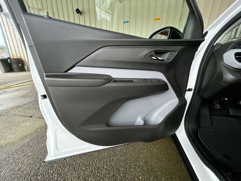 New 2027 Chevrolet Bolt LT w/ Comfort Package FWD image 20