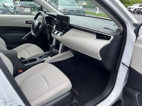 Used 2025 Toyota Corolla Cross L FWD image 18