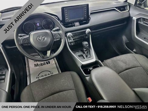 Used 2020 Toyota RAV4 XLE FWD image 21