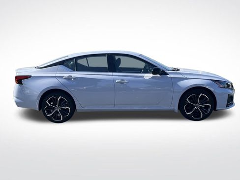 New 2025 Nissan Altima 2.5 SR image 6
