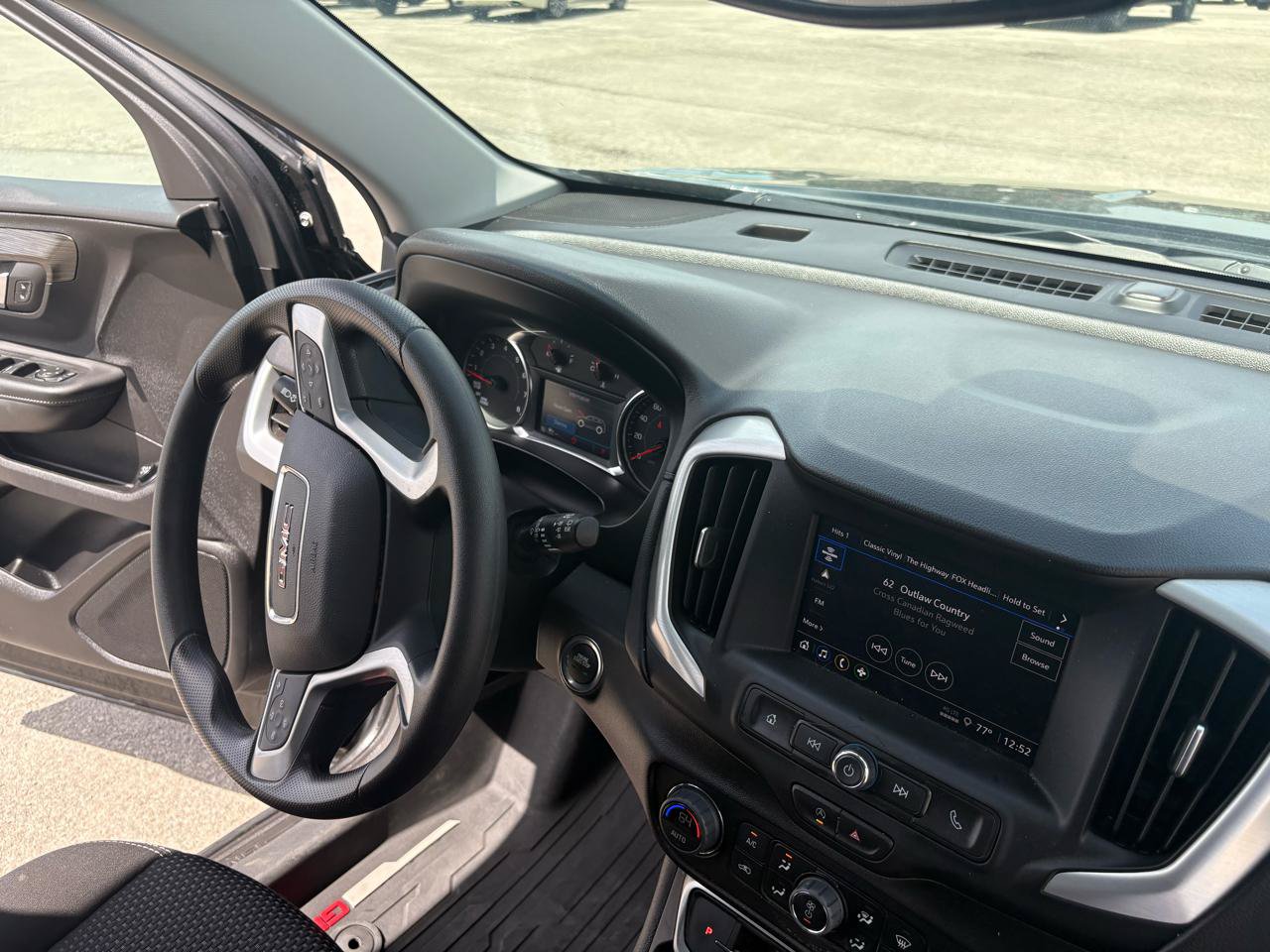 Used 2024 GMC Terrain SLE w/ Driver Convenience Package FWD image 39