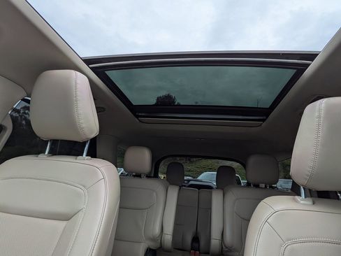 Used 2023 Ford Explorer Limited w/ Limited Technology Package image 17