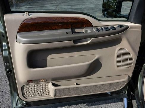 Used 2001 Ford Excursion Limited image 24